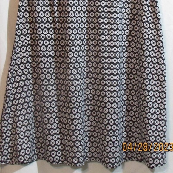 TALBOTS DRESS SIZE LARGE PETITE DITSY FLOWERS DAISIES BLACK WHITE STRETCH SUMME… - Picture 7 of 10